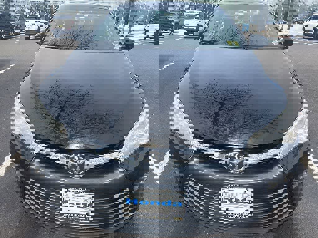 Used 2017 Toyota Camry LE image 2