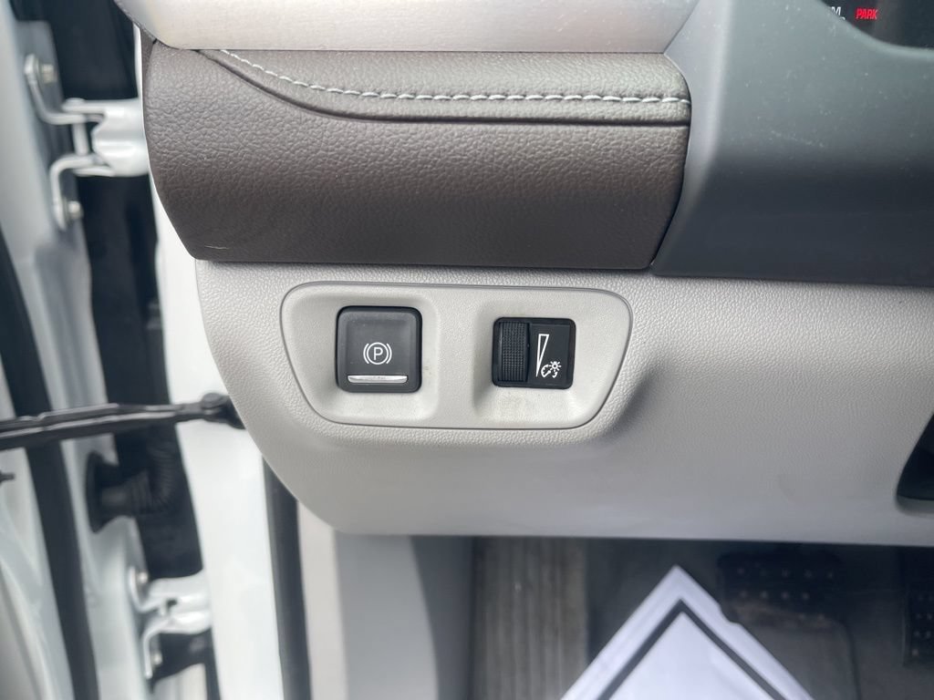 Used 2023 GMC Acadia SLE w/ Driver Convenience Package FWD image 8