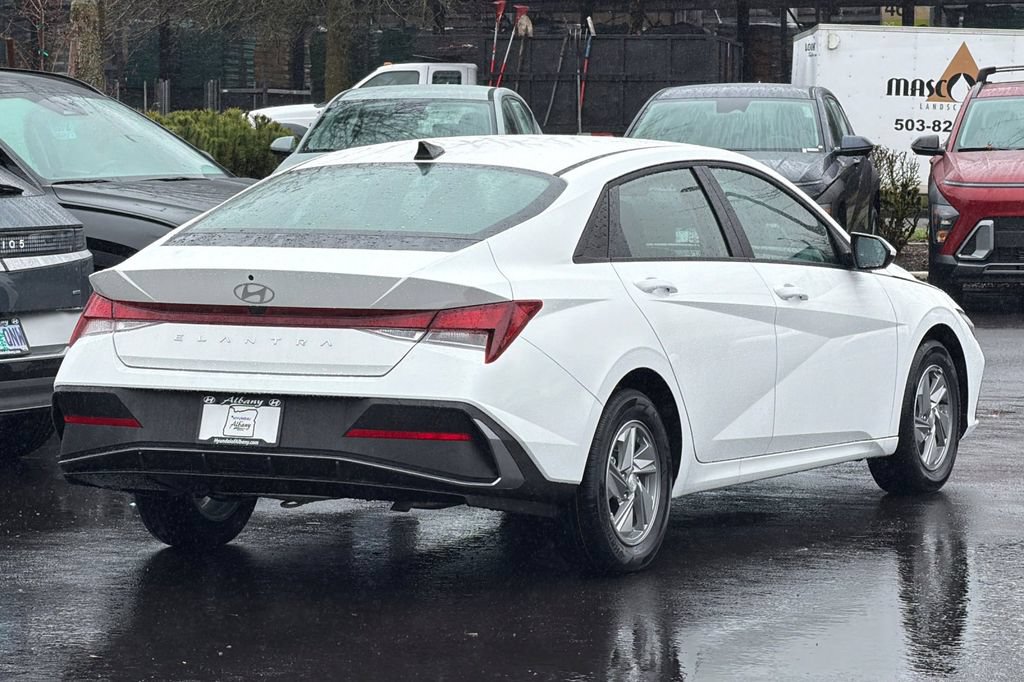 Certified 2026 Hyundai Elantra SE FWD image 5