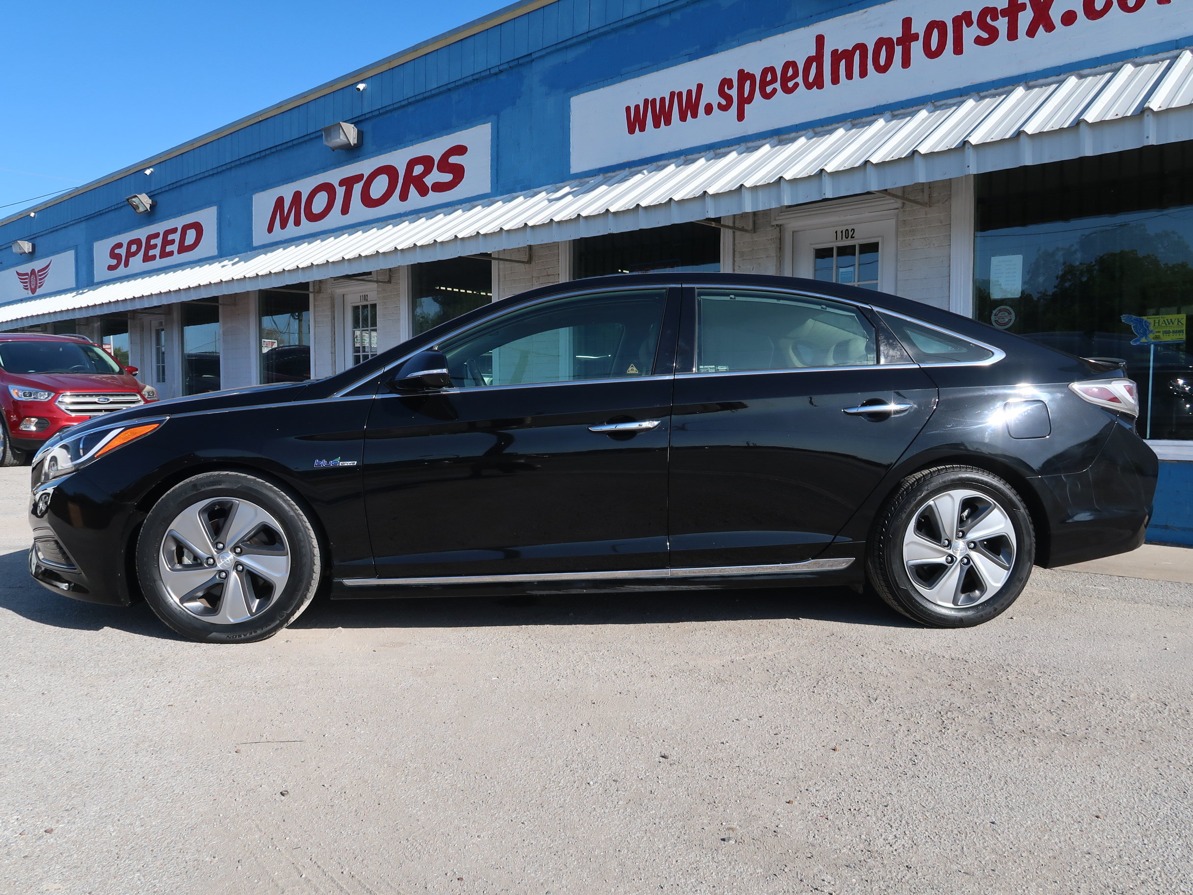 Used 2016 Hyundai Sonata Limited w/ Option Group 02 FWD image 3