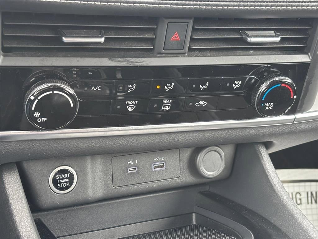 Used 2023 Nissan Rogue S image 18