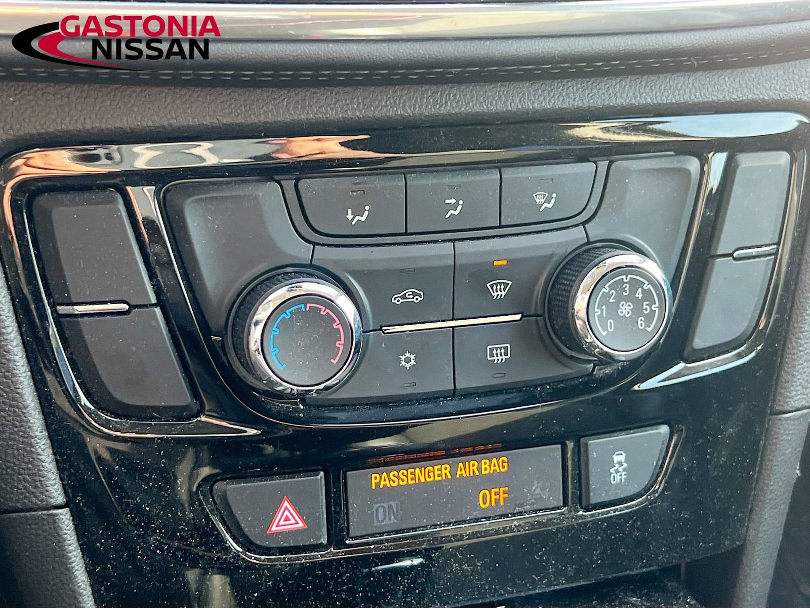 Used 2020 Buick Encore Preferred image 21