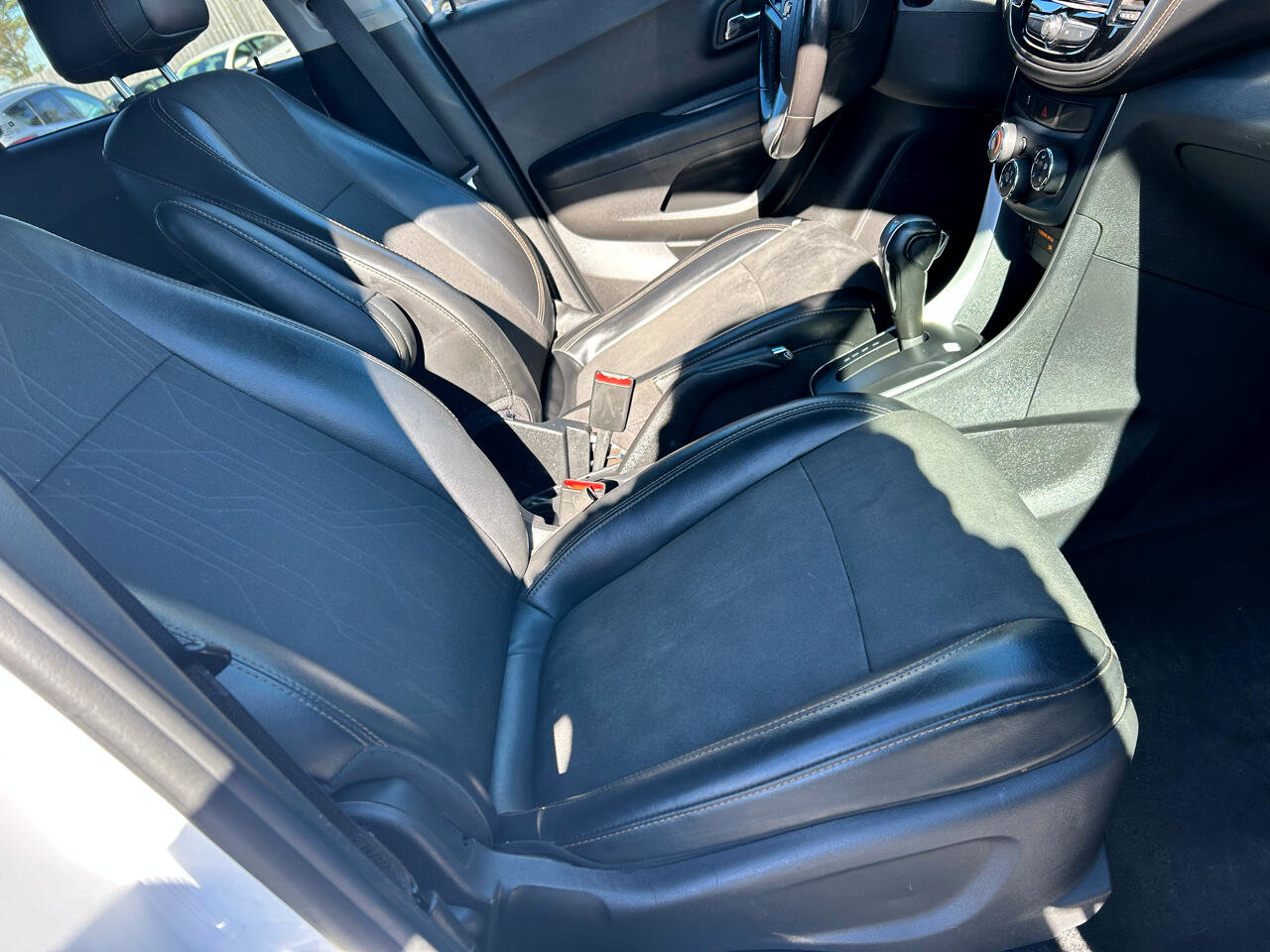 Used 2020 Chevrolet Trax LT w/ Redline Edition image 10