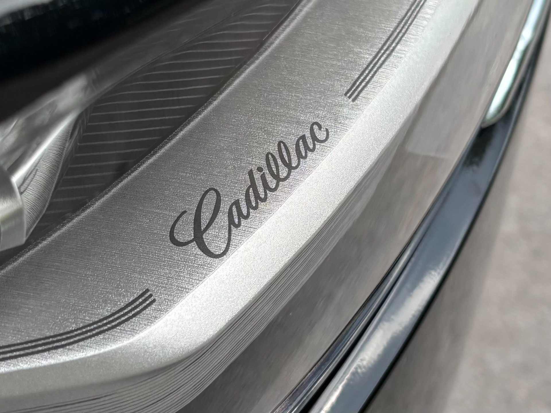 Used 2024 Cadillac Escalade Premium Luxury AWD/4WD image 19