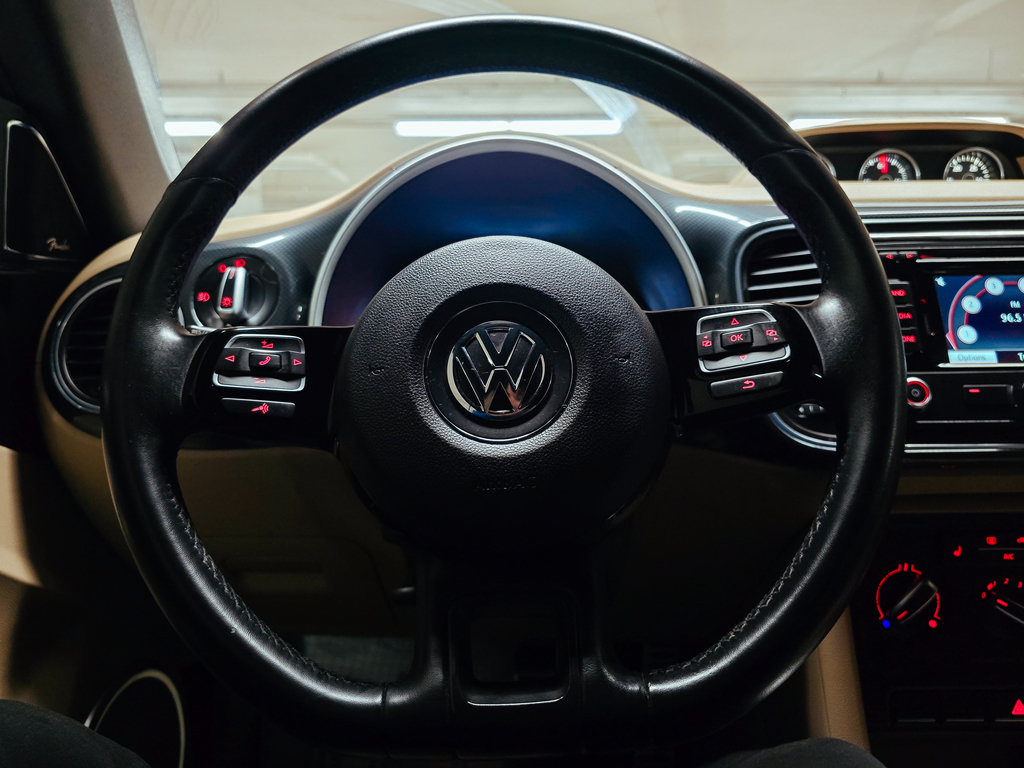 Used 2013 Volkswagen Beetle Turbo FWD image 22