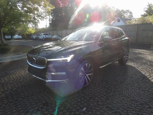 Certified 2023 Volvo XC60 B5 Ultimate w/ Climate Package image 3