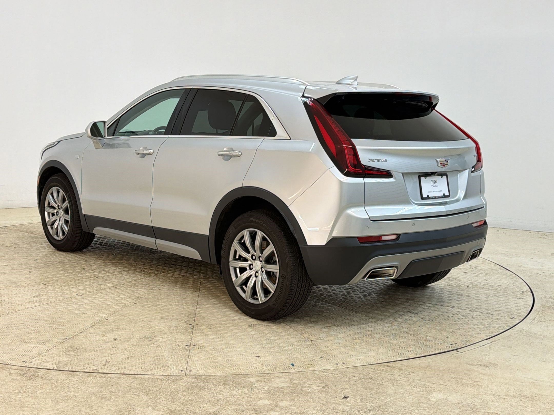 Used 2020 Cadillac XT4 Premium Luxury FWD image 3