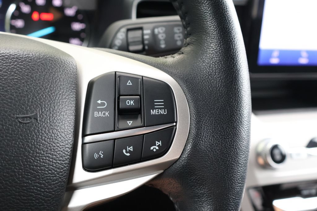 Used 2023 Ford Explorer XLT w/ Equipment Group 202A AWD/4WD image 31