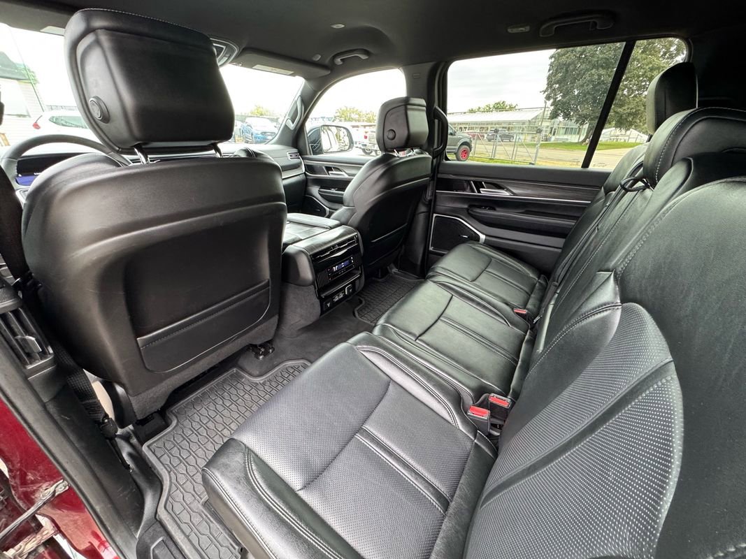 Used 2024 Jeep Wagoneer L Series II w/ Flexible Seating Group image 21