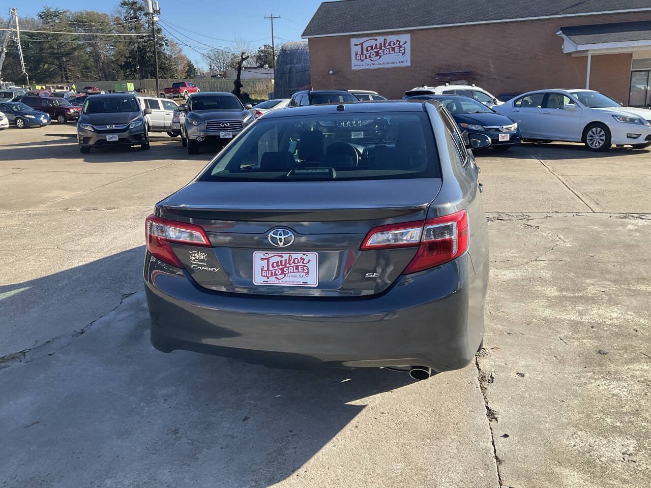 Used 2012 Toyota Camry SE FWD image 4