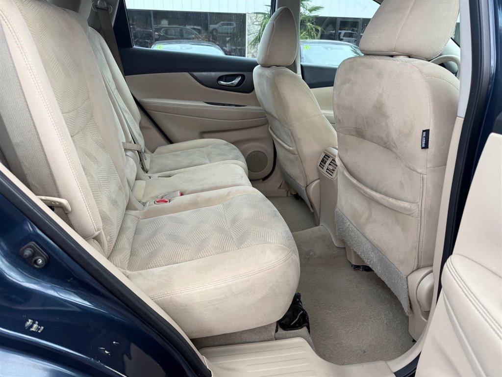 Used 2015 Nissan Rogue S image 11
