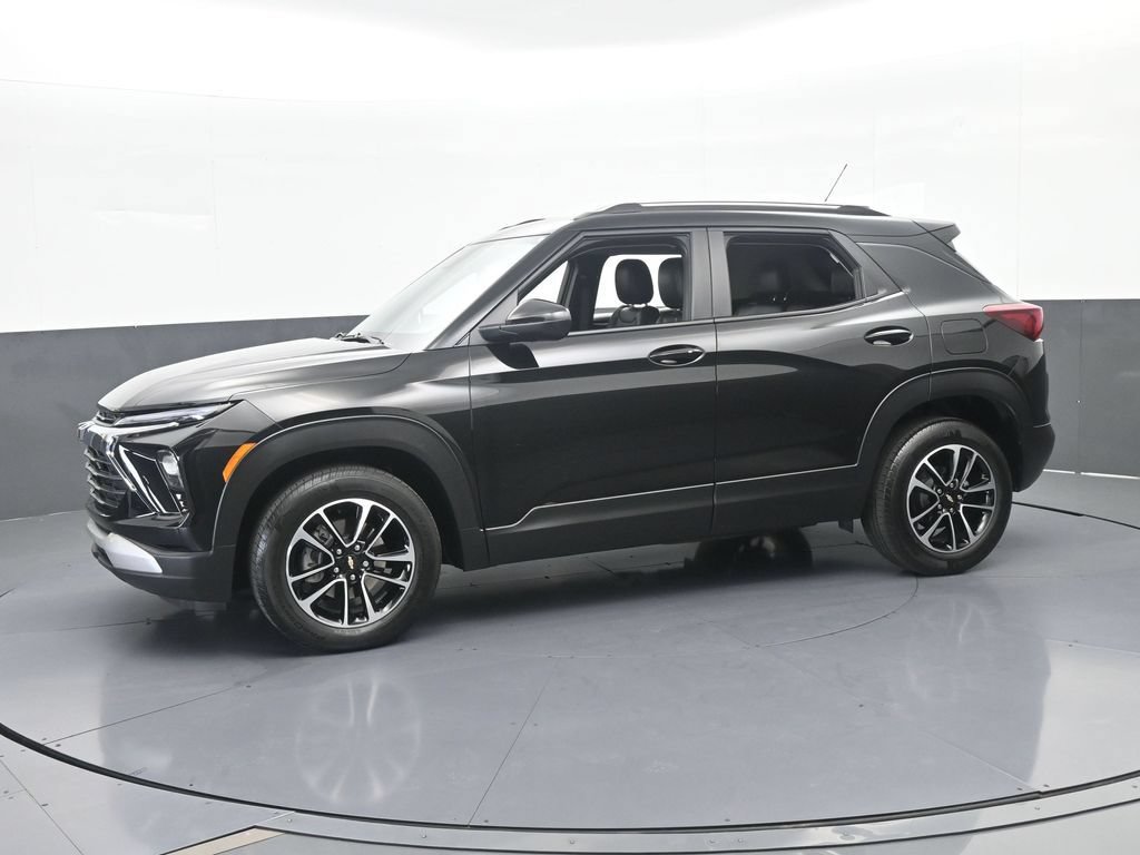 Used 2024 Chevrolet TrailBlazer LT w/ Driver Confidence Package FWD image 2