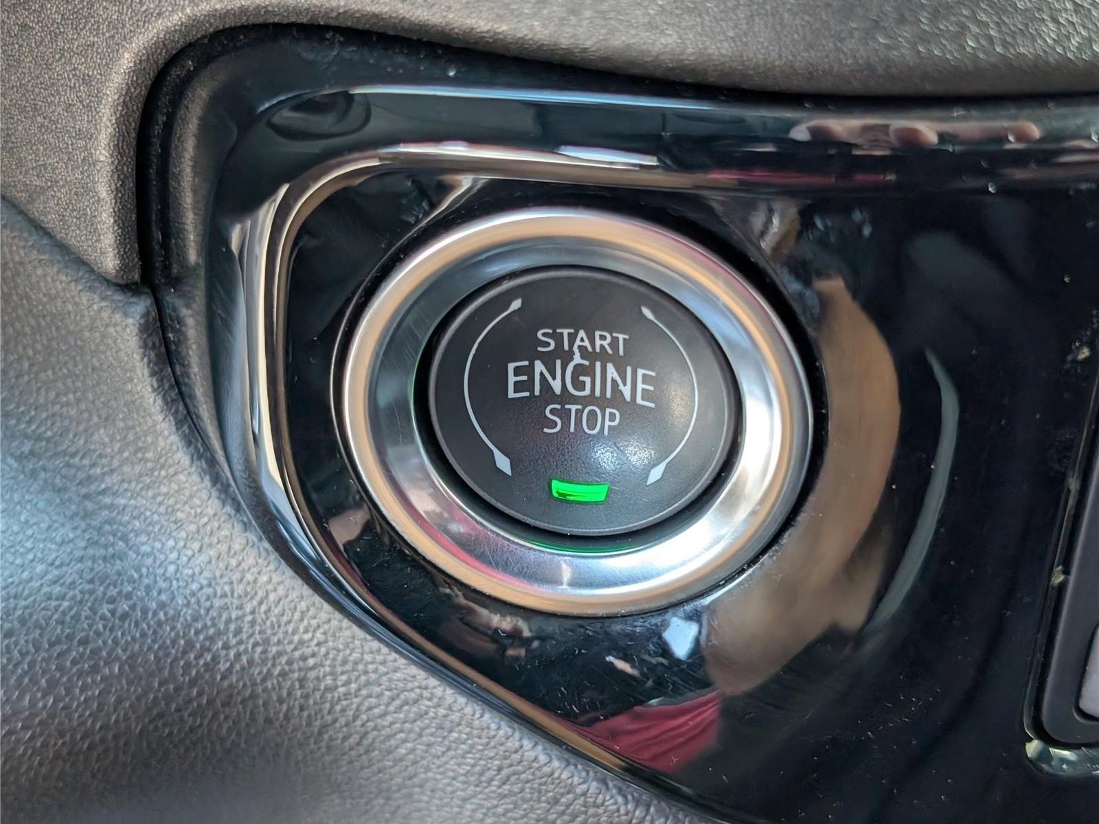 Used 2025 Chevrolet Silverado 1500 LT AWD/4WD image 24