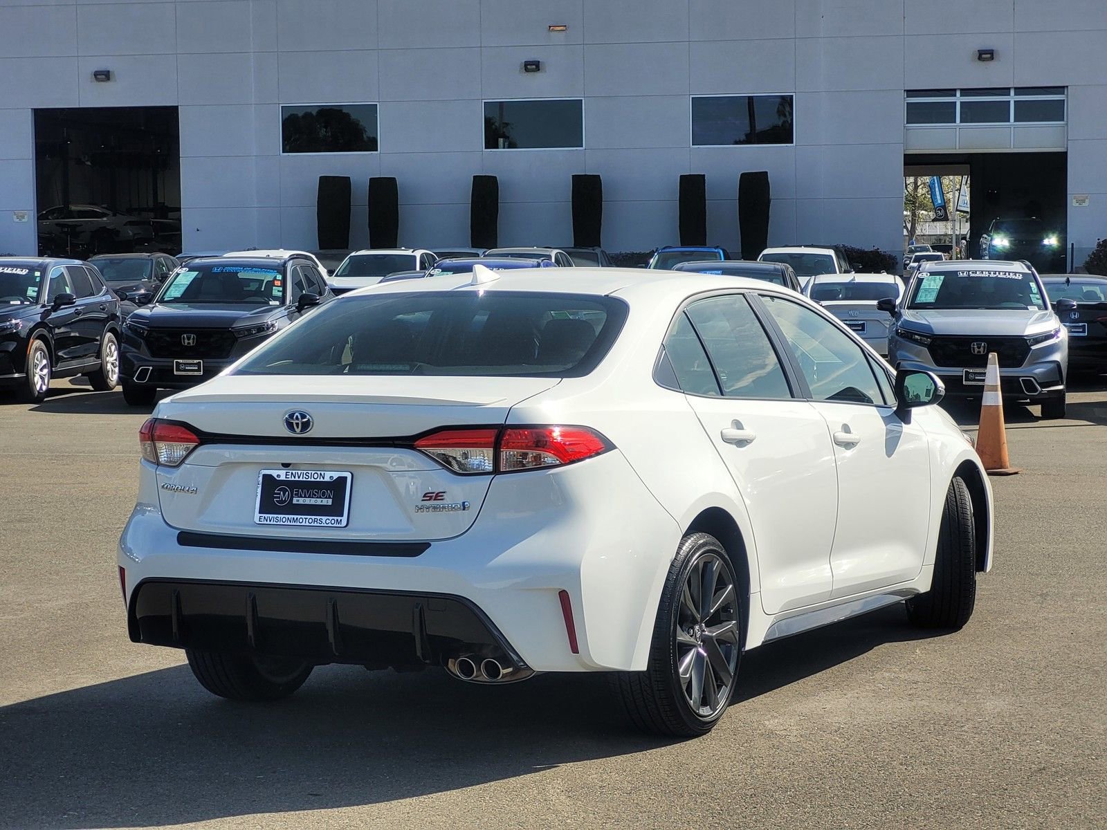 Used 2024 Toyota Corolla SE w/ SE Package image 5