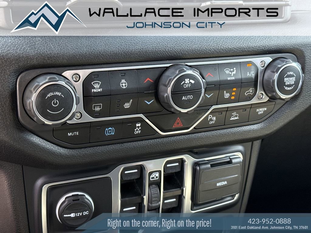 Used 2024 Jeep Wrangler Unlimited w/ Convenience Group AWD/4WD image 29