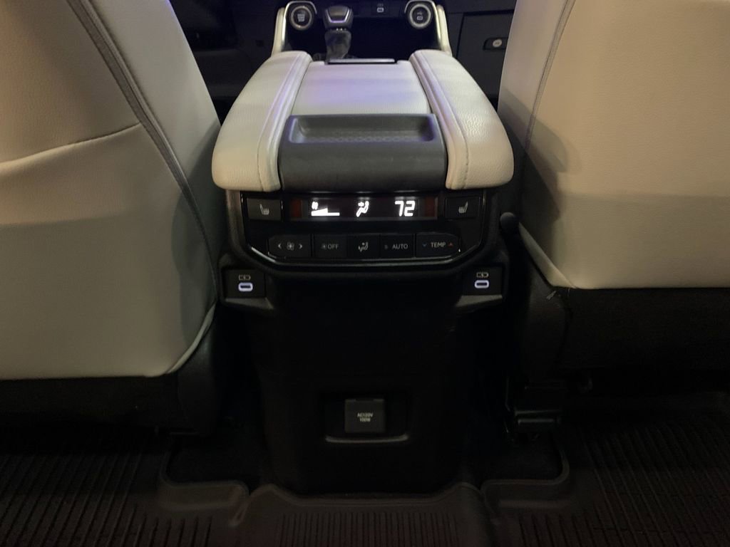 Used 2024 Toyota Grand Highlander Limited image 15