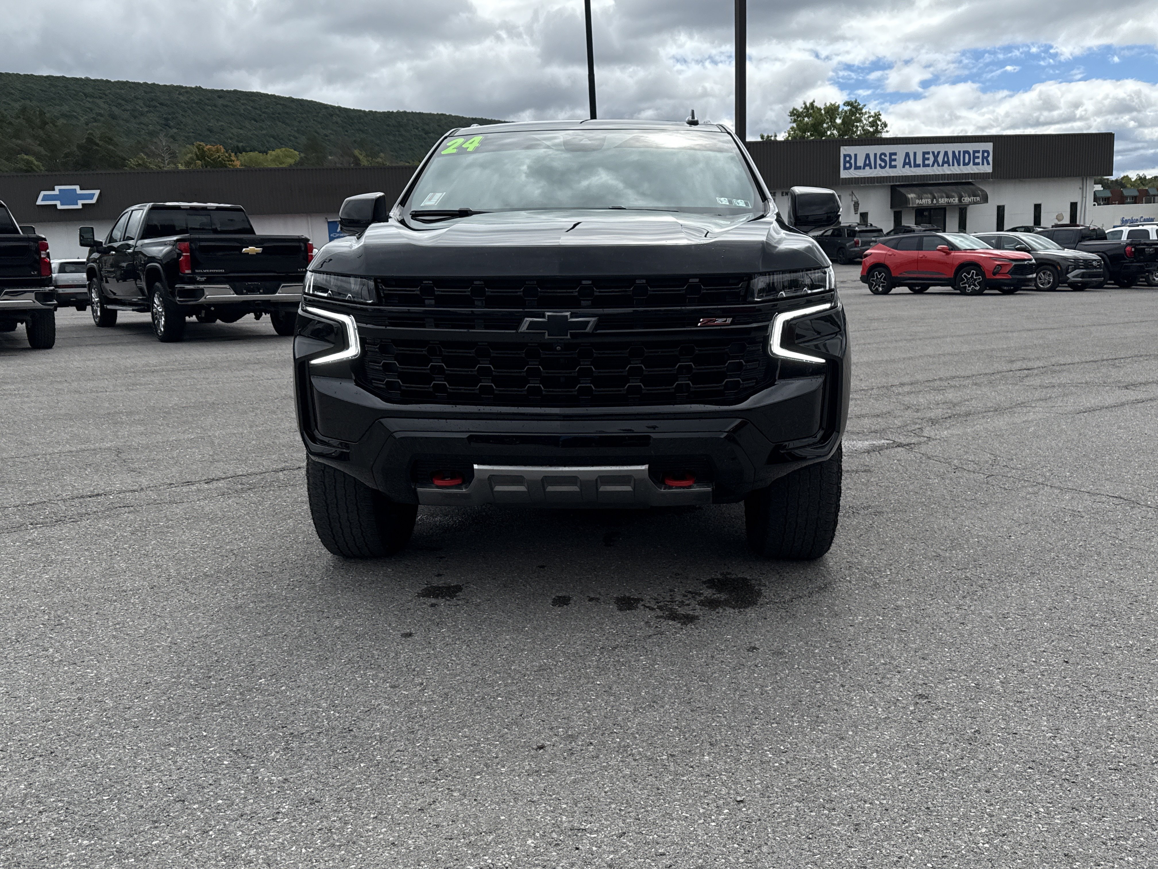 Used 2024 Chevrolet Tahoe Z71 w/ Luxury Package AWD/4WD image 8