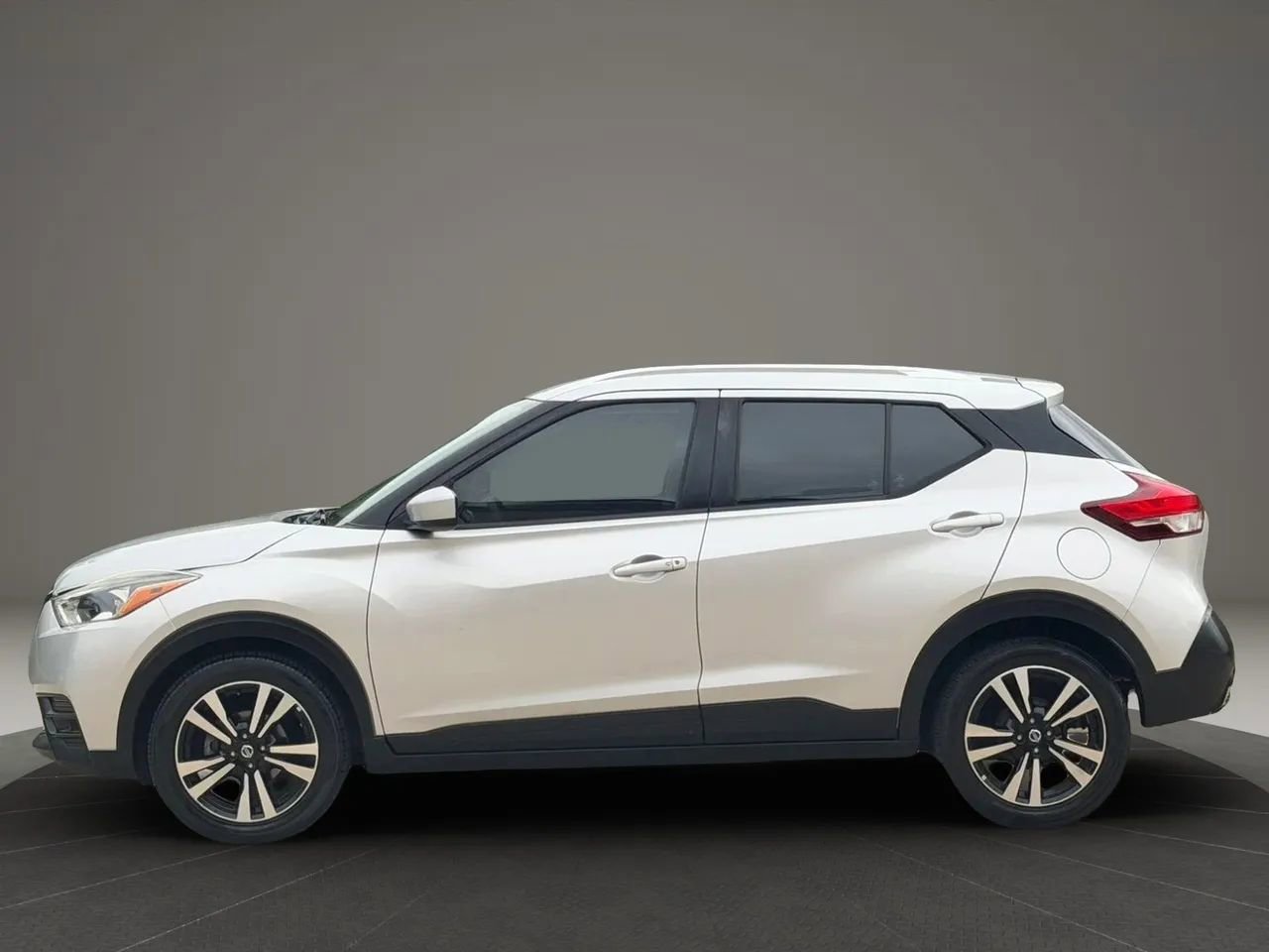 Used 2019 Nissan Kicks SV FWD image 6