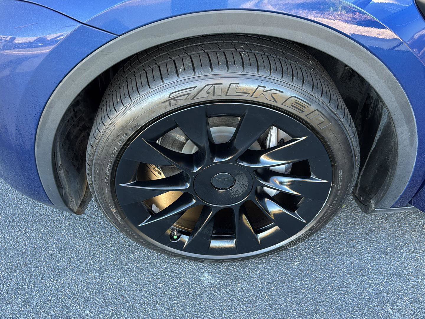 Used 2023 Tesla Model Y Long Range image 30