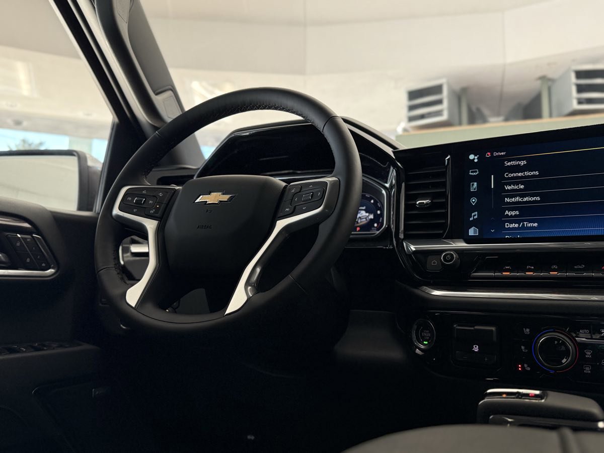 Used 2025 Chevrolet Silverado 1500 LTZ image 32