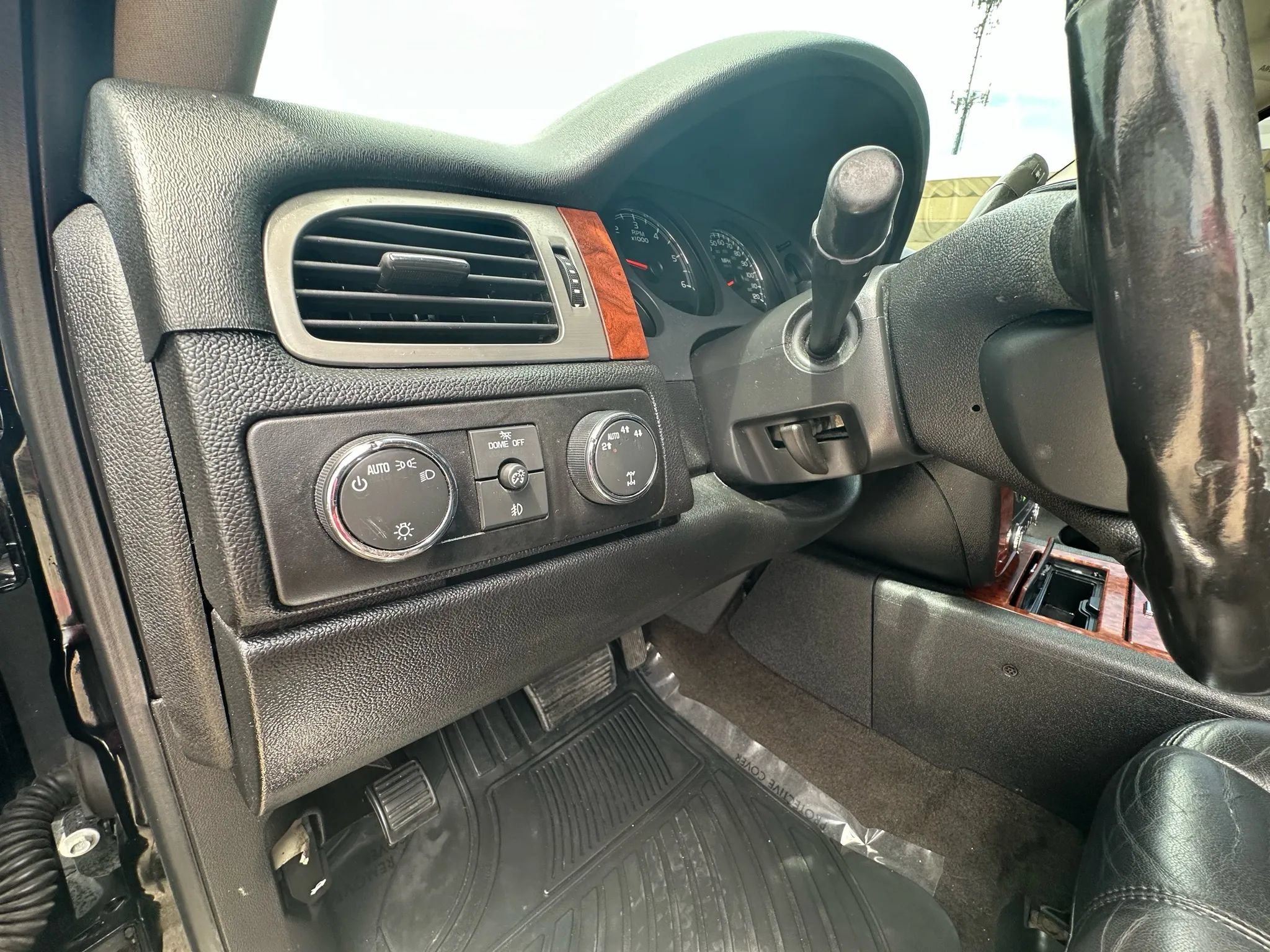 Used 2008 Chevrolet Avalanche LTZ w/ LTZ Preferred Equipment Group AWD/4WD image 25