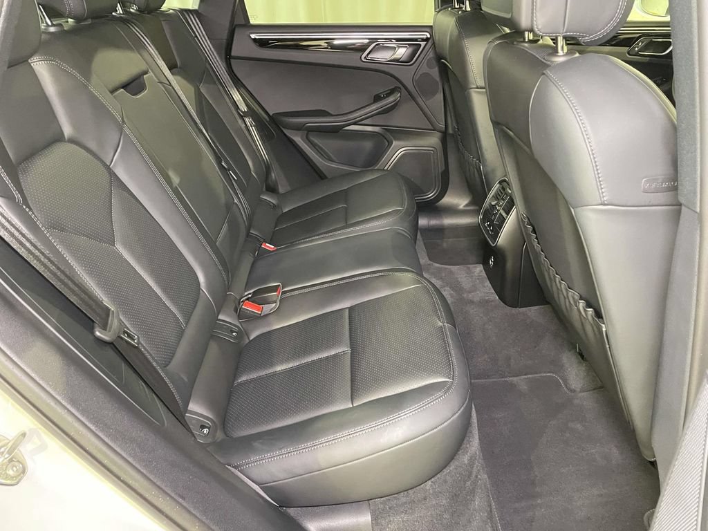Certified 2024 Porsche Macan AWD/4WD image 22