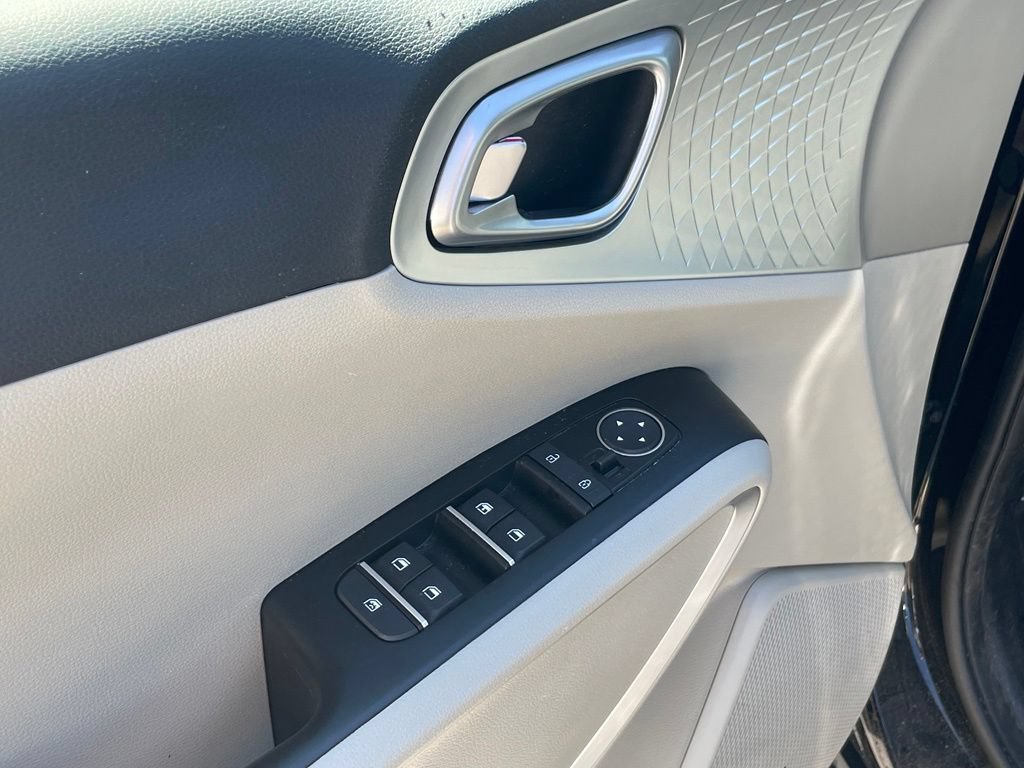 Certified 2022 Kia Soul LX FWD image 10