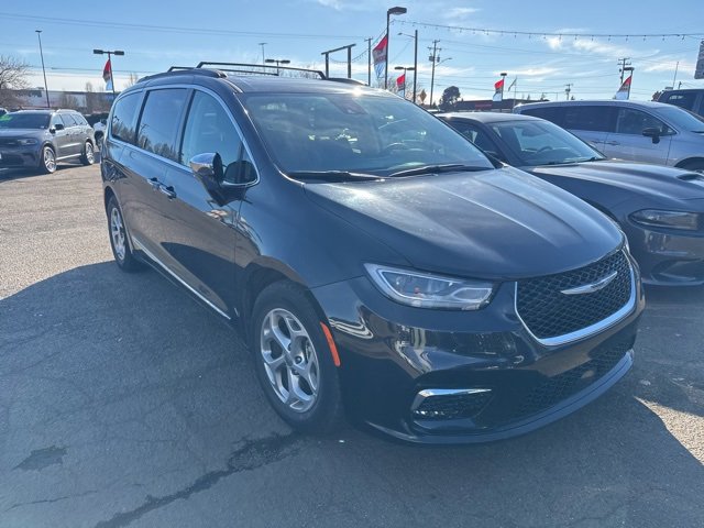 Used 2023 Chrysler Pacifica Limited image 1