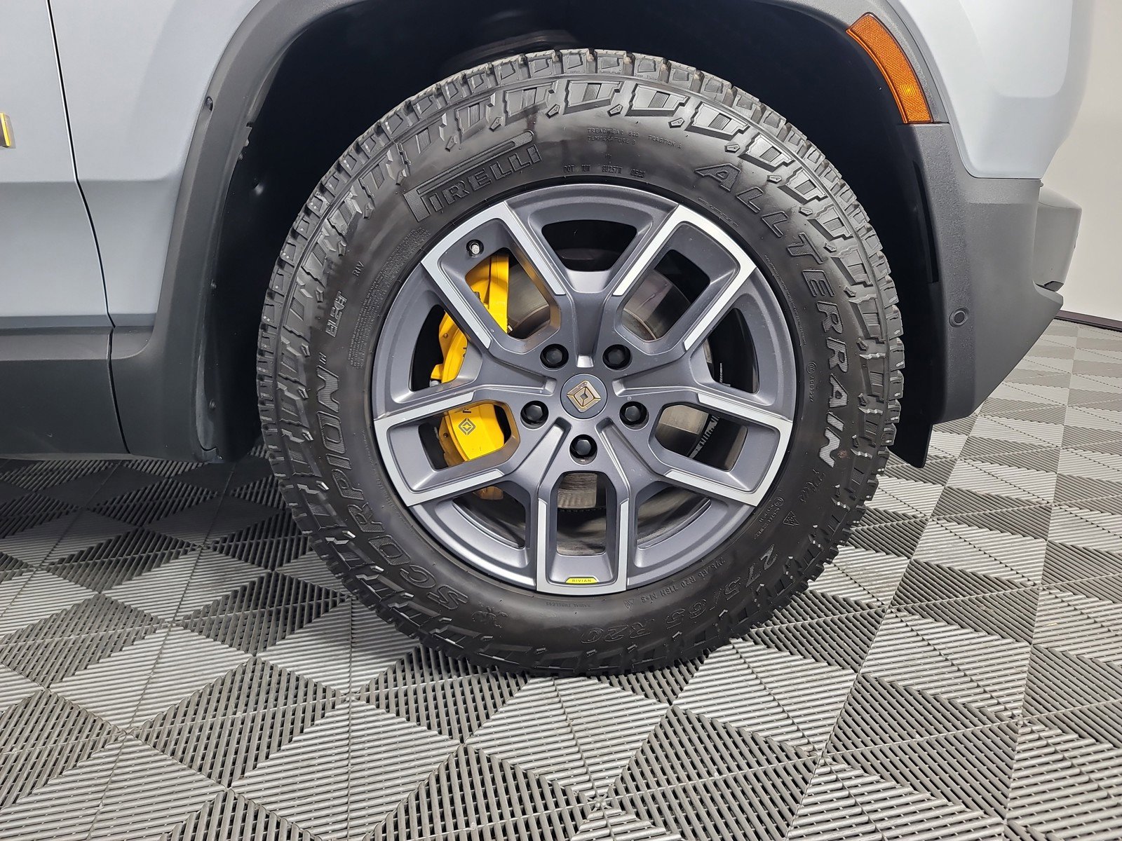 Used 2023 Rivian R1T Adventure AWD/4WD image 11