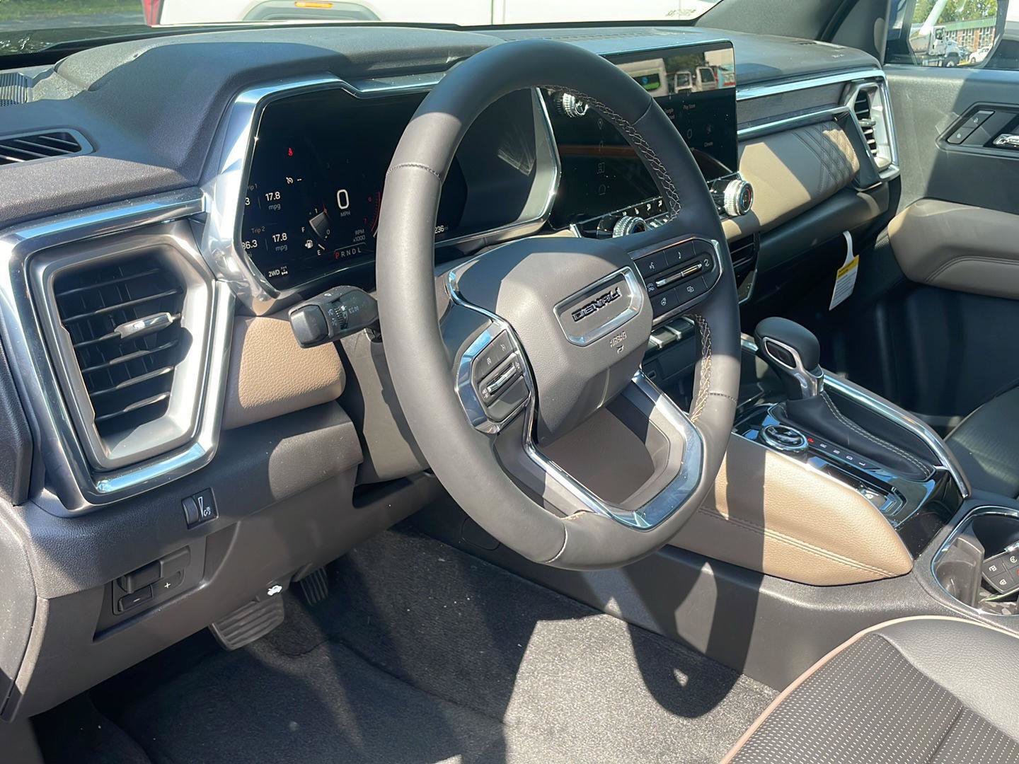 New 2026 GMC Canyon Denali AWD/4WD image 17