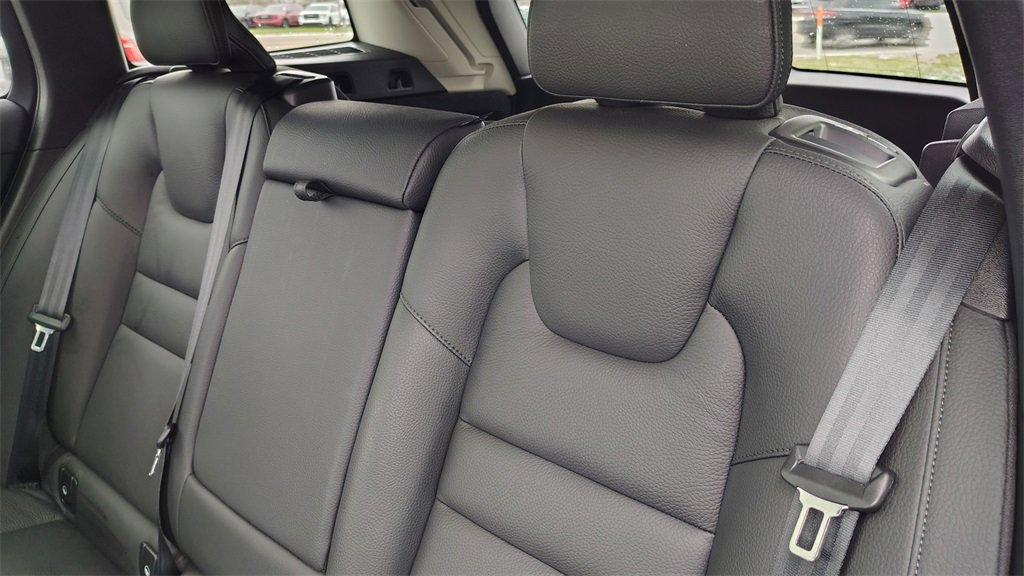 Certified 2025 Volvo V60 B5 Cross Country Plus image 25