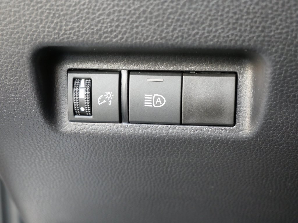 Certified 2025 Toyota RAV4 LE AWD/4WD image 28