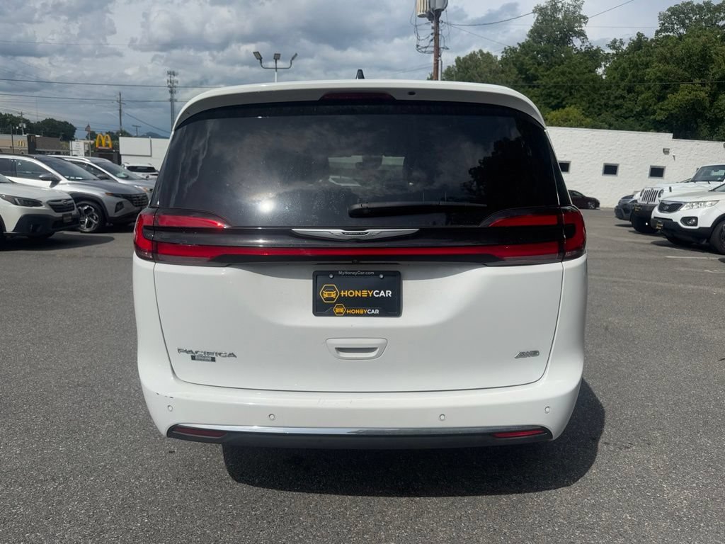 Used 2025 Chrysler Pacifica Select AWD/4WD image 5