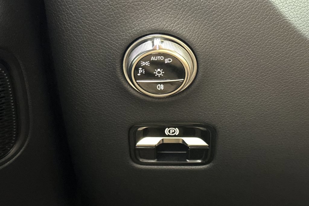 Certified 2026 Mercedes-Benz GLC 300 4MATIC image 32