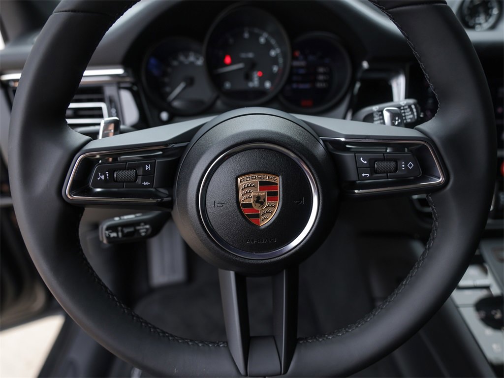 Used 2025 Porsche Macan image 17
