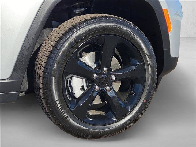 New 2025 Jeep Grand Cherokee Limited w/ Black Appearance Package RWD image 10
