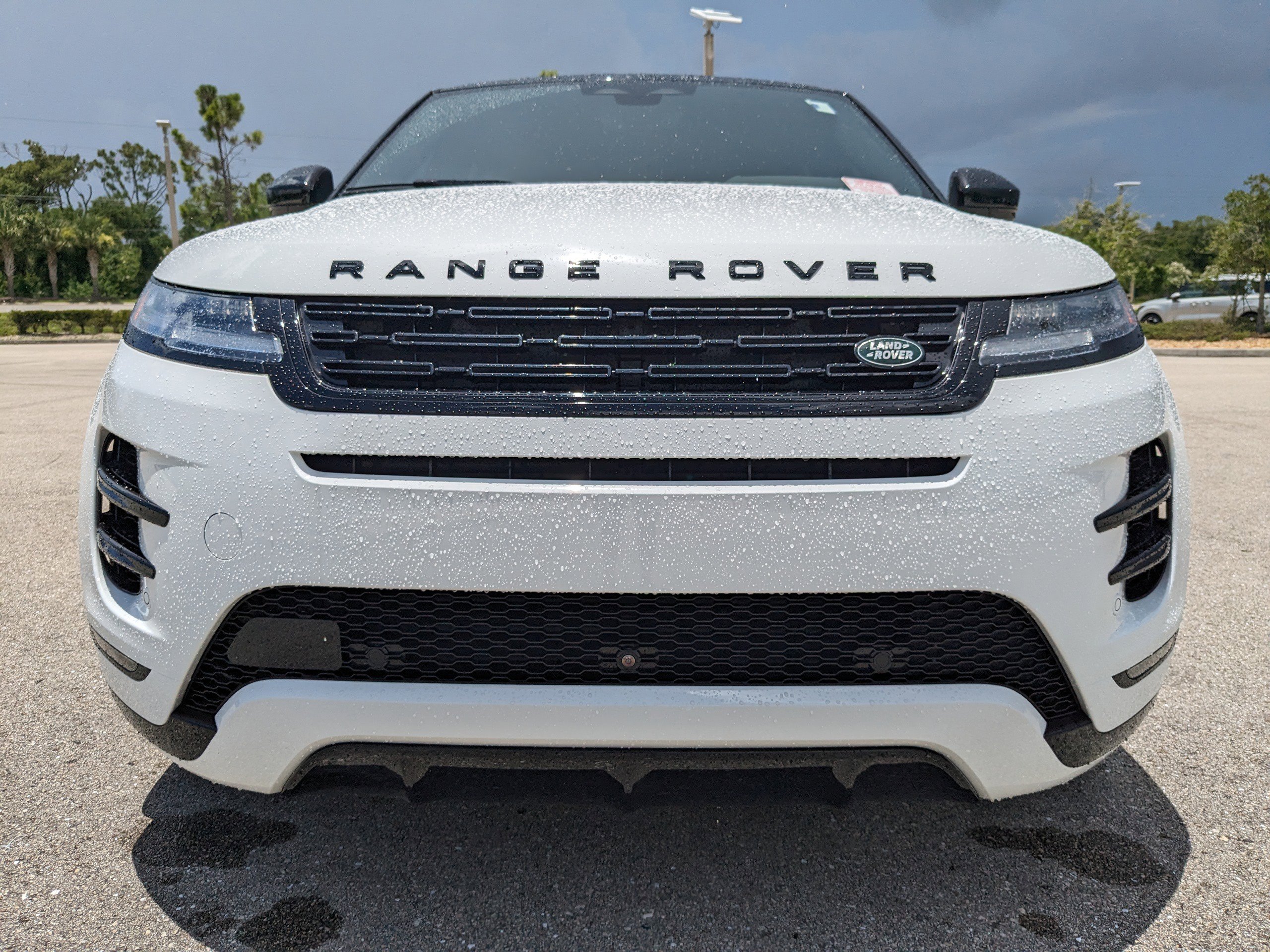 Used 2025 Land Rover Range Rover Evoque Dynamic SE image 3