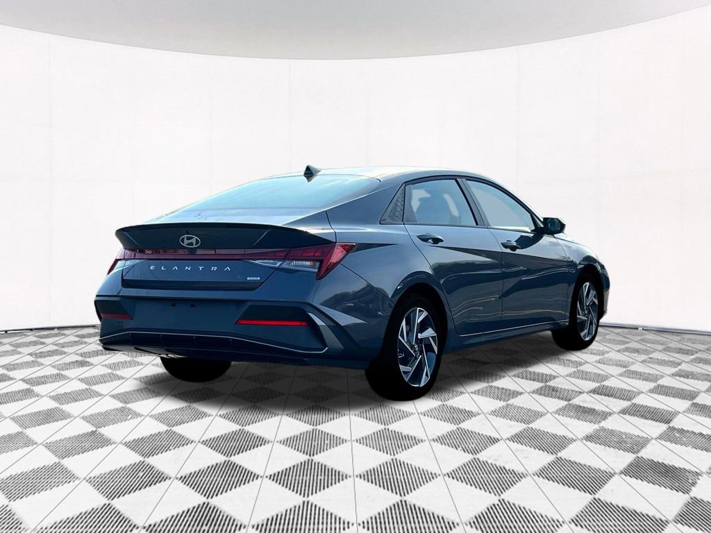 New 2025 Hyundai Elantra SEL image 10