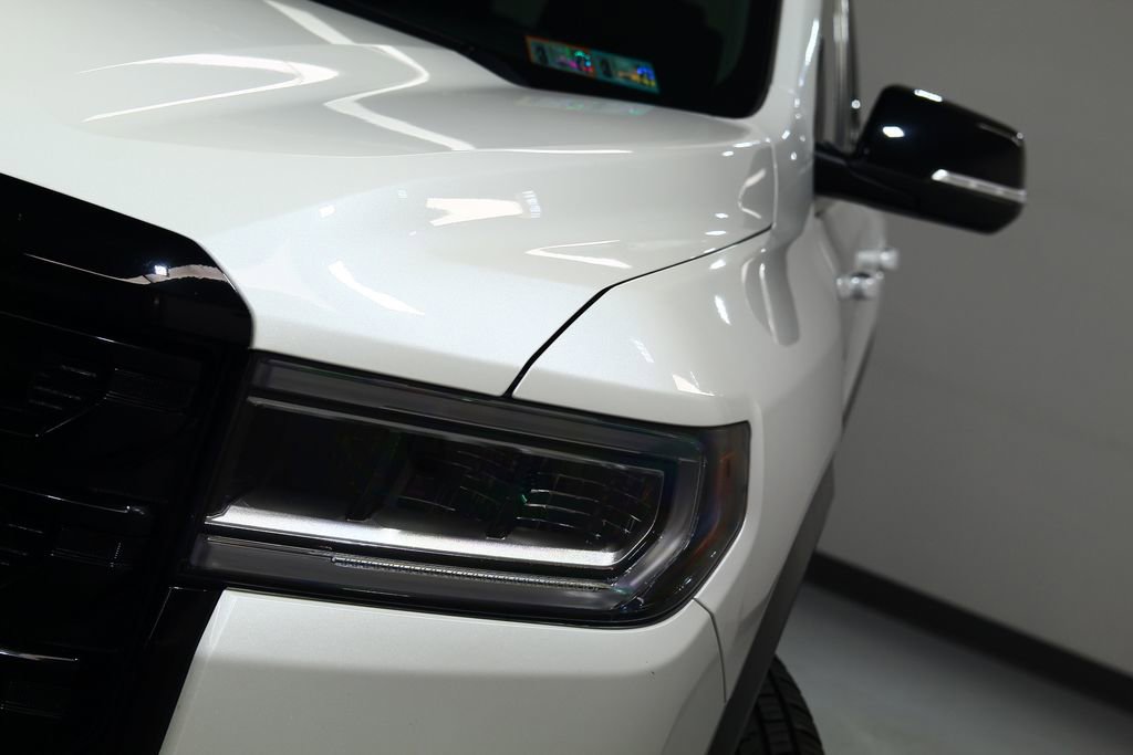 Used 2022 GMC Acadia SLT w/ Elevation Edition image 7