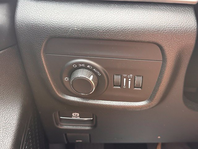 Used 2025 Jeep Grand Cherokee L Laredo AWD/4WD image 18