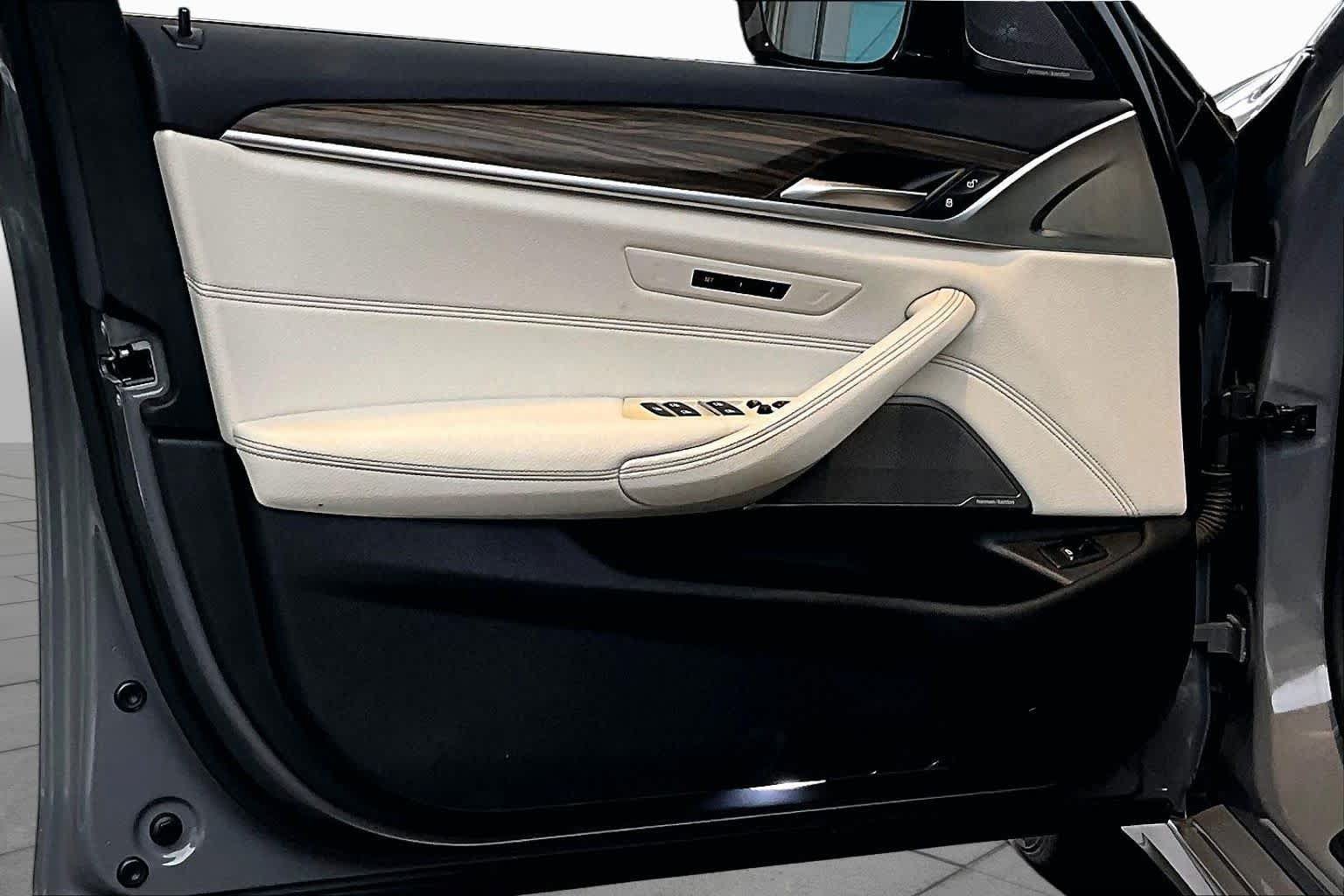Used 2021 BMW 530i w/ Premium Package RWD image 21