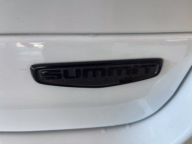 Used 2025 Jeep Grand Cherokee Summit w/ Obsidian Package AWD/4WD image 14