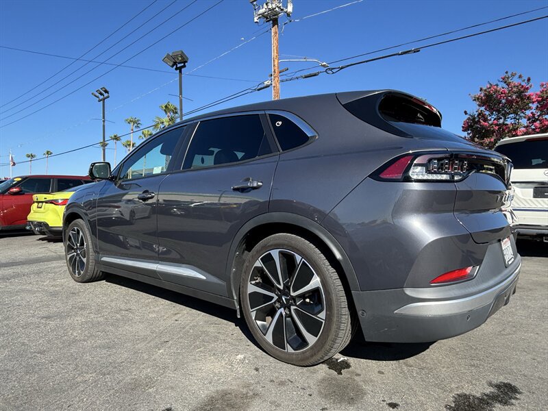 Used 2023 VinFast VF 8 Plus AWD/4WD image 4