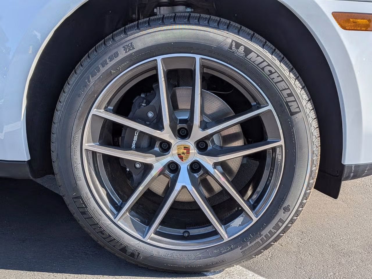 Certified 2025 Porsche Macan AWD/4WD image 12