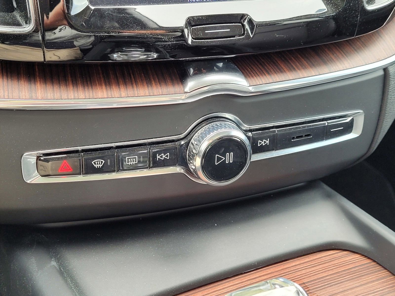 Certified 2023 Volvo XC60 B6 Ultimate w/ Protection Package Premier image 23