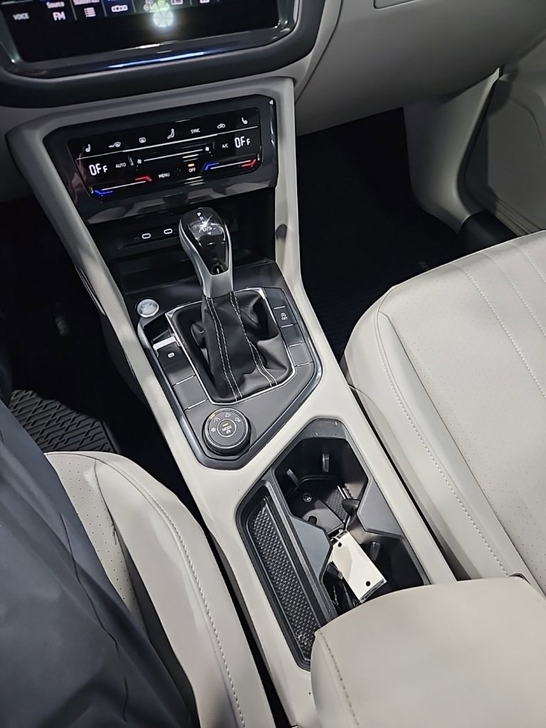 Certified 2024 Volkswagen Tiguan SE w/ Panoramic Sunroof Package image 33