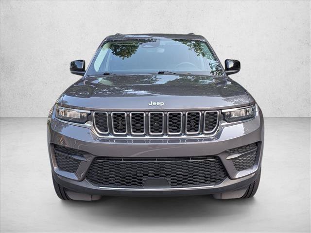 Used 2023 Jeep Grand Cherokee Laredo w/ Luxury Tech Group I AWD/4WD video 2
