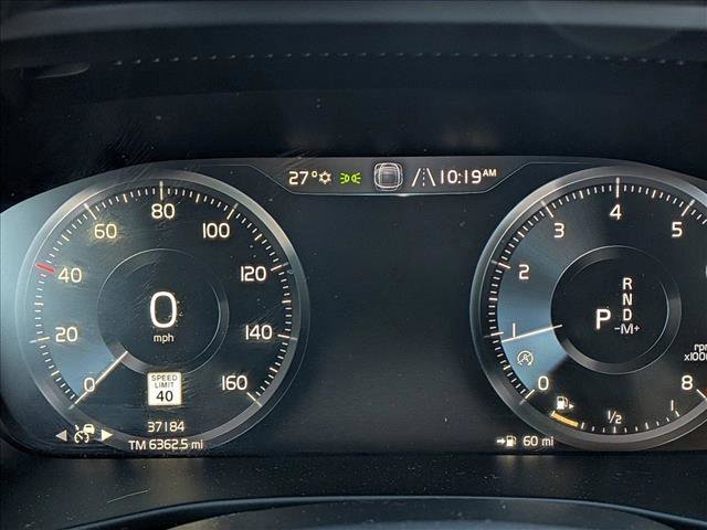 Used 2019 Volvo XC40 T5 Momentum image 11