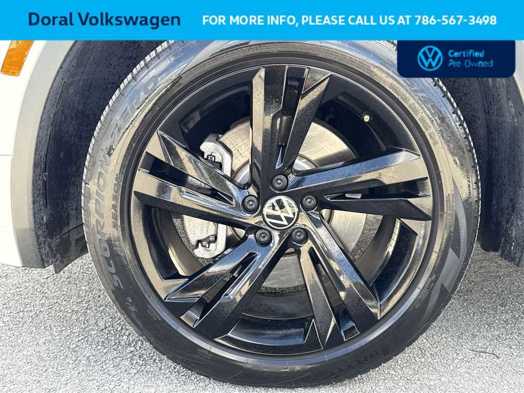 Certified 2024 Volkswagen Tiguan SE R-Line image 10