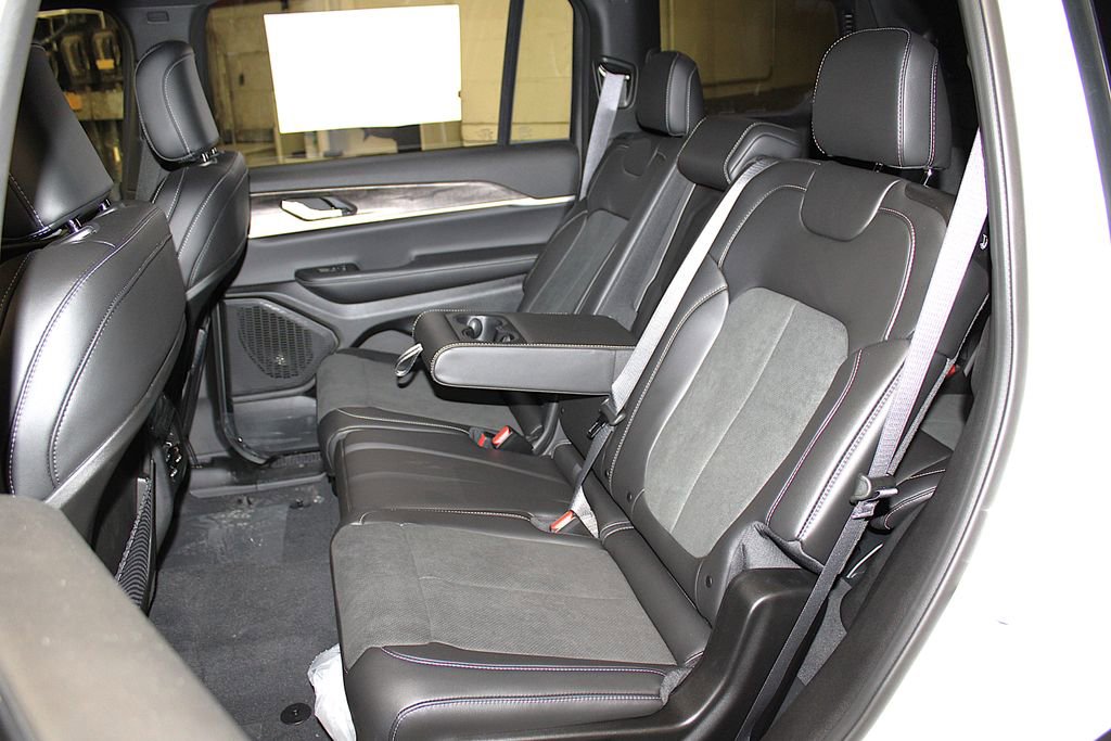 New 2026 Jeep Grand Cherokee L 4WD image 25